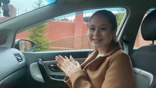 Подвезла незнакомца и не прогадала – жаркий секс в машине