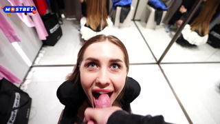 В раздевалке смотреть секс видео онлайн